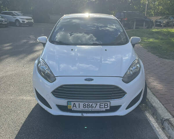 Білий Форд Фієста, об'ємом двигуна 1.24 л та пробігом 215 тис. км за 6000 $, фото 7 на Automoto.ua