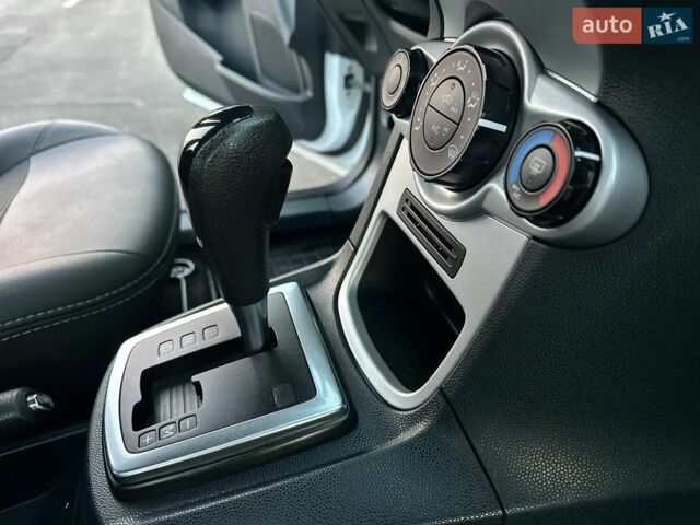 Білий Форд Фієста, об'ємом двигуна 1.39 л та пробігом 125 тис. км за 8350 $, фото 73 на Automoto.ua
