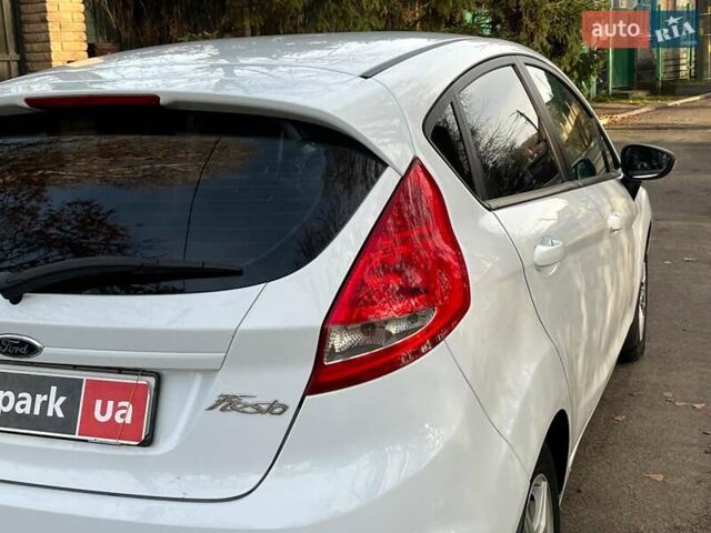 Білий Форд Фієста, об'ємом двигуна 1.2 л та пробігом 170 тис. км за 6290 $, фото 10 на Automoto.ua
