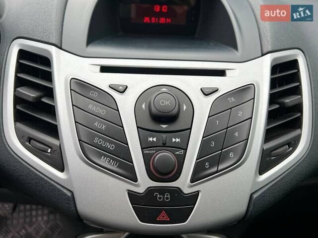 Білий Форд Фієста, об'ємом двигуна 1.2 л та пробігом 140 тис. км за 6990 $, фото 28 на Automoto.ua