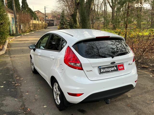 Белый Форд Фиеста, объемом двигателя 1.2 л и пробегом 170 тыс. км за 6290 $, фото 7 на Automoto.ua