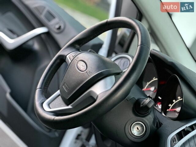 Білий Форд Фієста, об'ємом двигуна 1.39 л та пробігом 125 тис. км за 8350 $, фото 70 на Automoto.ua
