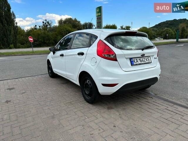 Белый Форд Фиеста, объемом двигателя 1.24 л и пробегом 180 тыс. км за 5500 $, фото 4 на Automoto.ua