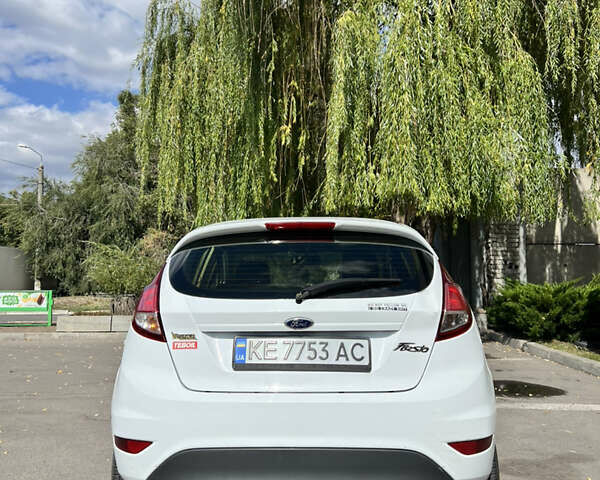 Білий Форд Фієста, об'ємом двигуна 1.25 л та пробігом 192 тис. км за 5200 $, фото 4 на Automoto.ua