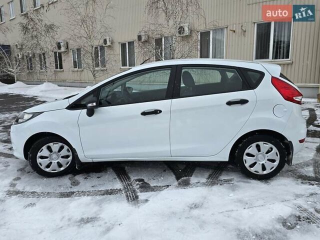 Білий Форд Фієста, об'ємом двигуна 1.25 л та пробігом 53 тис. км за 6400 $, фото 8 на Automoto.ua