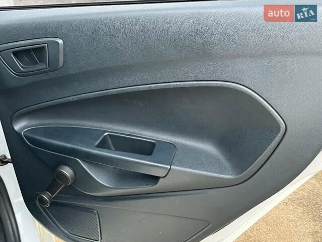 Білий Форд Фієста, об'ємом двигуна 1.2 л та пробігом 170 тис. км за 6290 $, фото 19 на Automoto.ua