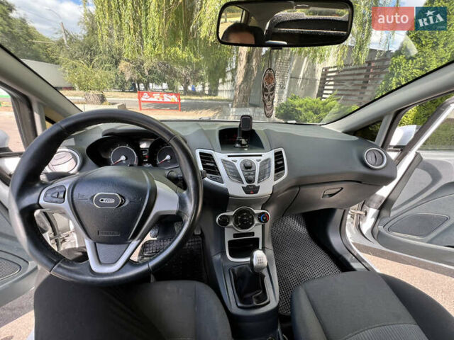 Білий Форд Фієста, об'ємом двигуна 1.25 л та пробігом 192 тис. км за 5200 $, фото 11 на Automoto.ua