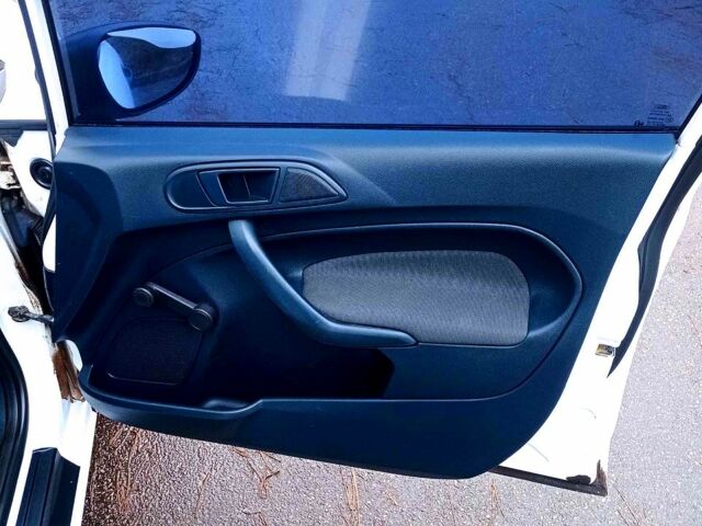 Білий Форд Фієста, об'ємом двигуна 1.2 л та пробігом 73 тис. км за 5800 $, фото 6 на Automoto.ua