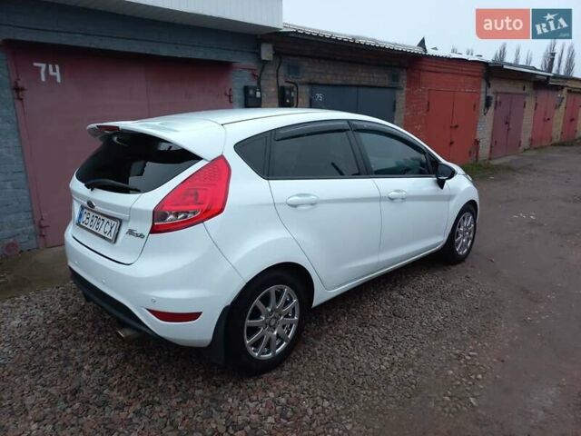 Белый Форд Фиеста, объемом двигателя 1.39 л и пробегом 66 тыс. км за 8200 $, фото 3 на Automoto.ua