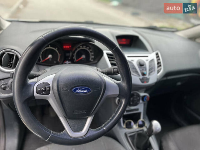 Білий Форд Фієста, об'ємом двигуна 1.4 л та пробігом 225 тис. км за 5900 $, фото 19 на Automoto.ua