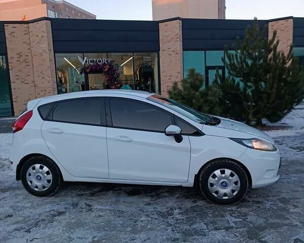 Белый Форд Фиеста, объемом двигателя 1.4 л и пробегом 95 тыс. км за 6900 $, фото 5 на Automoto.ua