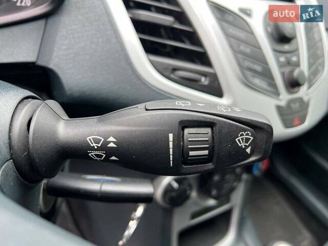 Білий Форд Фієста, об'ємом двигуна 1.2 л та пробігом 140 тис. км за 6990 $, фото 24 на Automoto.ua