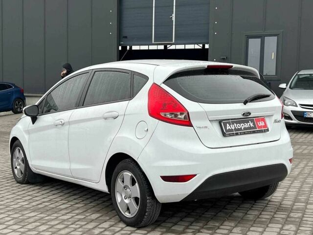 Білий Форд Фієста, об'ємом двигуна 1.2 л та пробігом 140 тис. км за 6990 $, фото 6 на Automoto.ua