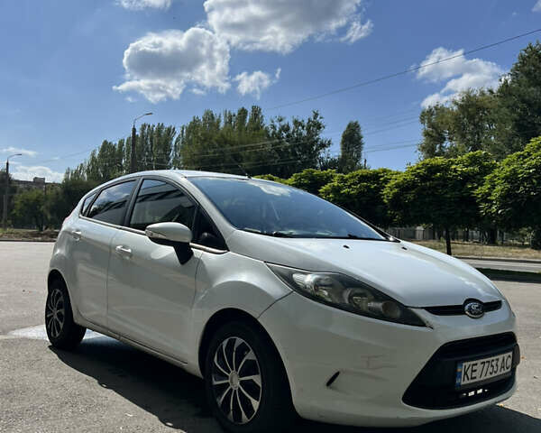 Білий Форд Фієста, об'ємом двигуна 1.25 л та пробігом 192 тис. км за 5200 $, фото 2 на Automoto.ua