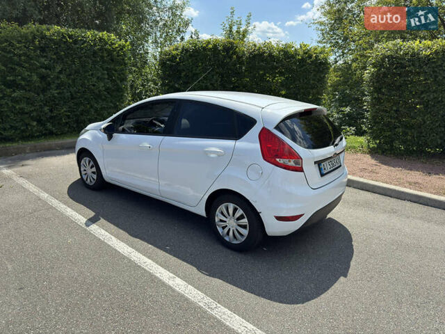 Белый Форд Фиеста, объемом двигателя 1.4 л и пробегом 115 тыс. км за 6500 $, фото 2 на Automoto.ua