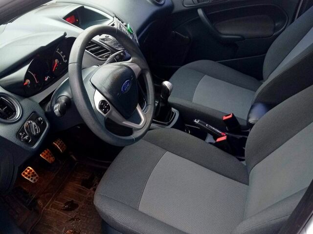 Білий Форд Фієста, об'ємом двигуна 1.2 л та пробігом 73 тис. км за 5800 $, фото 7 на Automoto.ua