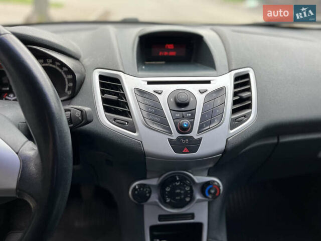 Білий Форд Фієста, об'ємом двигуна 1.4 л та пробігом 225 тис. км за 5900 $, фото 23 на Automoto.ua