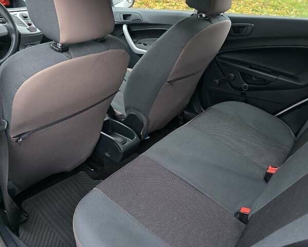 Белый Форд Фиеста, объемом двигателя 1.4 л и пробегом 32 тыс. км за 7600 $, фото 19 на Automoto.ua