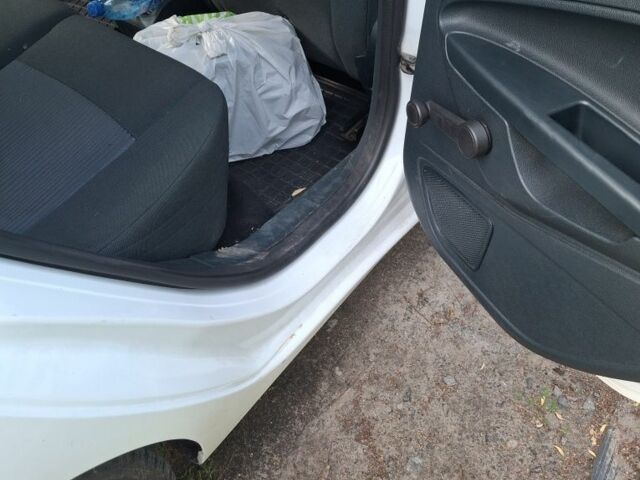 Білий Форд Фієста, об'ємом двигуна 1.2 л та пробігом 231 тис. км за 6500 $, фото 3 на Automoto.ua