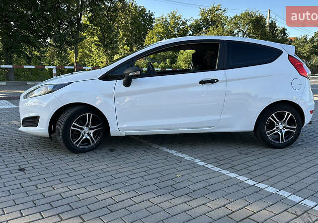 Белый Форд Фиеста, объемом двигателя 1.56 л и пробегом 157 тыс. км за 6650 $, фото 1 на Automoto.ua