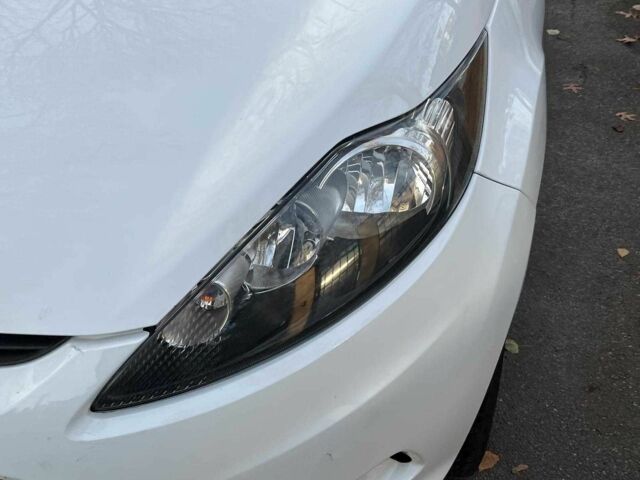 Білий Форд Фієста, об'ємом двигуна 1.2 л та пробігом 170 тис. км за 6290 $, фото 4 на Automoto.ua