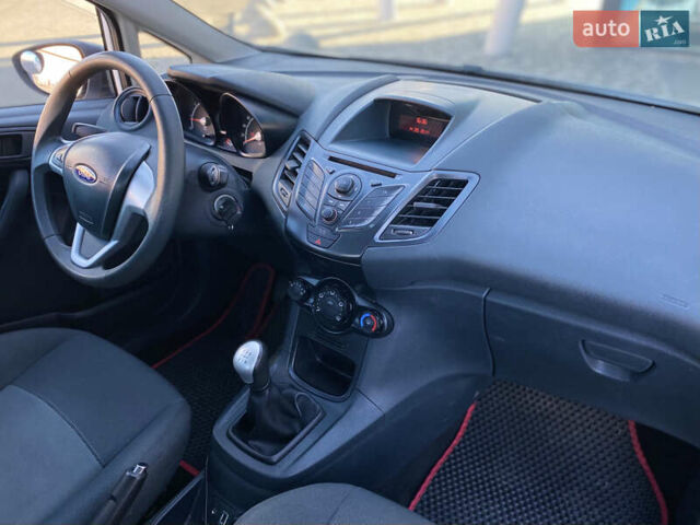 Белый Форд Фиеста, объемом двигателя 1.2 л и пробегом 126 тыс. км за 5990 $, фото 14 на Automoto.ua