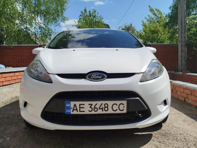Білий Форд Фієста, об'ємом двигуна 1.4 л та пробігом 94 тис. км за 5750 $, фото 3 на Automoto.ua