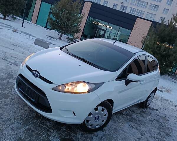 Белый Форд Фиеста, объемом двигателя 1.4 л и пробегом 95 тыс. км за 6900 $, фото 13 на Automoto.ua