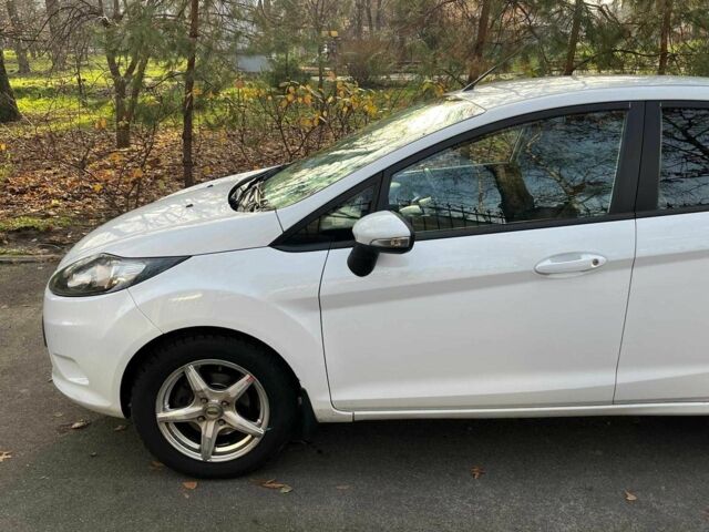 Білий Форд Фієста, об'ємом двигуна 1.2 л та пробігом 170 тис. км за 6290 $, фото 5 на Automoto.ua