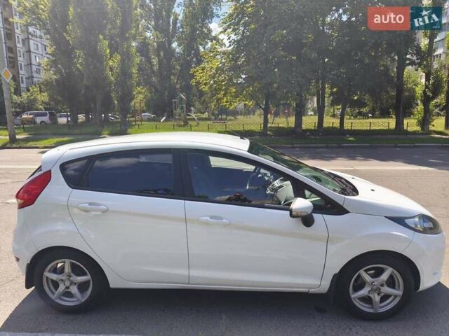 Белый Форд Фиеста, объемом двигателя 1.25 л и пробегом 170 тыс. км за 6200 $, фото 11 на Automoto.ua