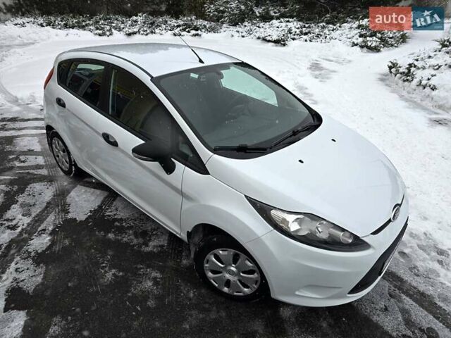 Білий Форд Фієста, об'ємом двигуна 1.25 л та пробігом 53 тис. км за 6400 $, фото 6 на Automoto.ua