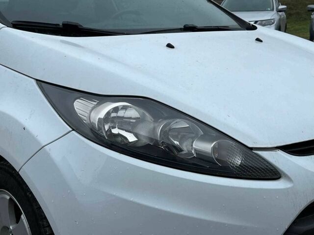 Білий Форд Фієста, об'ємом двигуна 1.2 л та пробігом 140 тис. км за 6990 $, фото 12 на Automoto.ua