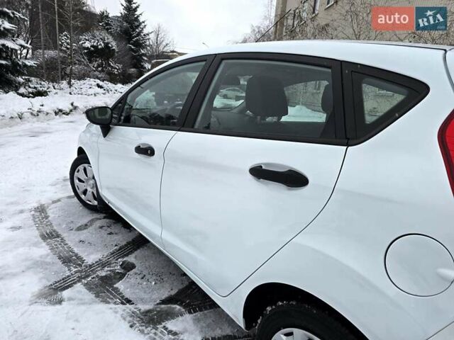 Білий Форд Фієста, об'ємом двигуна 1.25 л та пробігом 53 тис. км за 6400 $, фото 10 на Automoto.ua