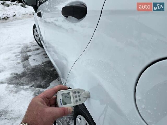 Білий Форд Фієста, об'ємом двигуна 1.25 л та пробігом 53 тис. км за 6400 $, фото 32 на Automoto.ua