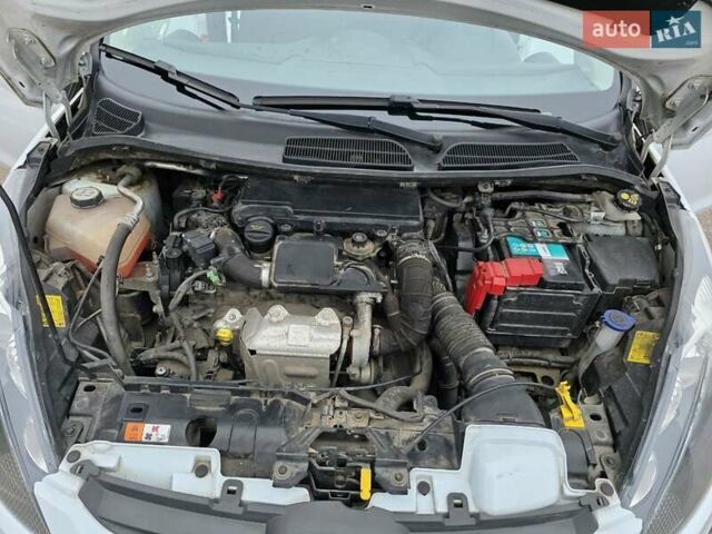 Белый Форд Фиеста, объемом двигателя 1.4 л и пробегом 32 тыс. км за 7600 $, фото 8 на Automoto.ua