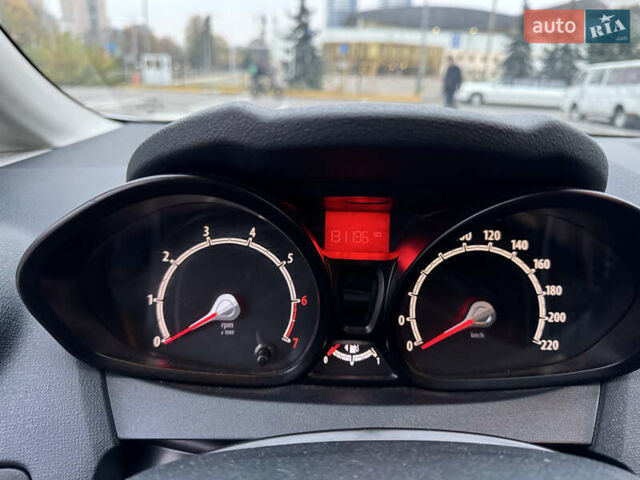 Форд Фиеста 2012 в Киеве на Automoto.ua Белый Форд Фиеста, объемом двигателя 1.39 л и пробегом 131 тыс. км за 8000 $, фото 8 на Automoto.ua
