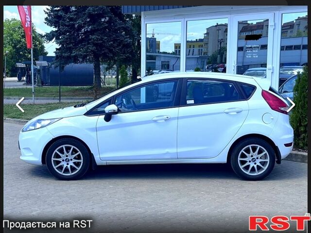 Белый Форд Фиеста, объемом двигателя 1.3 л и пробегом 165 тыс. км за 5900 $, фото 4 на Automoto.ua