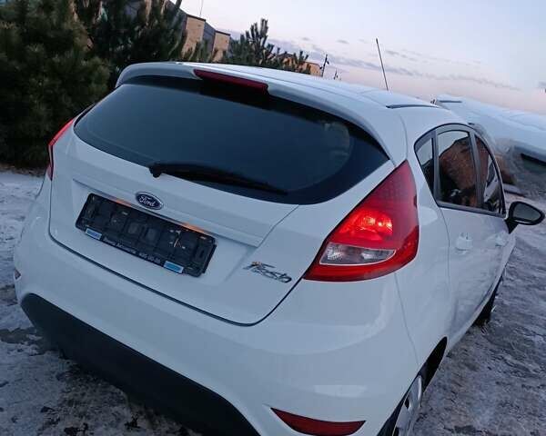 Белый Форд Фиеста, объемом двигателя 1.4 л и пробегом 95 тыс. км за 6900 $, фото 10 на Automoto.ua