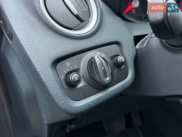 Білий Форд Фієста, об'ємом двигуна 1.39 л та пробігом 150 тис. км за 6990 $, фото 15 на Automoto.ua