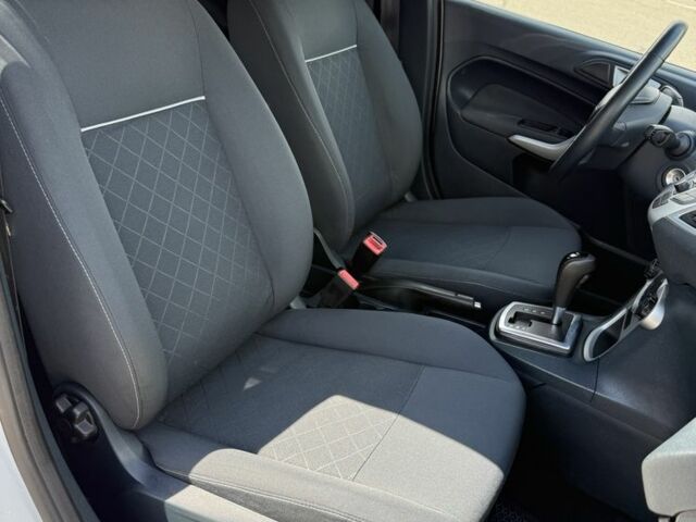 Белый Форд Фиеста, объемом двигателя 1.4 л и пробегом 84 тыс. км за 7100 $, фото 14 на Automoto.ua