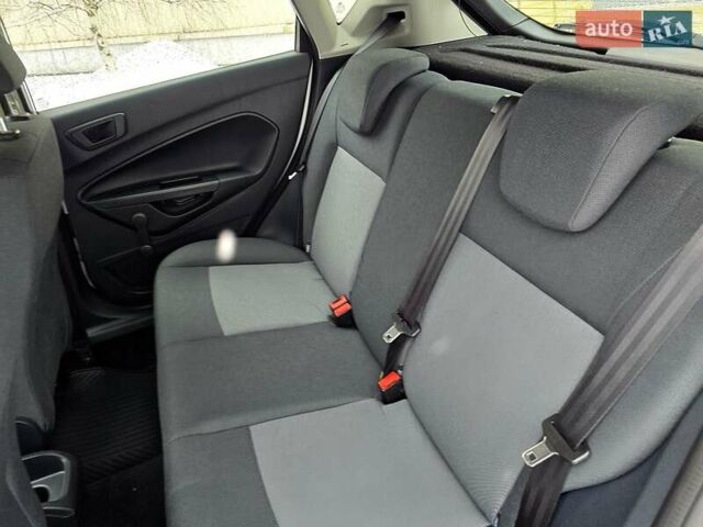 Білий Форд Фієста, об'ємом двигуна 1.25 л та пробігом 53 тис. км за 6400 $, фото 109 на Automoto.ua