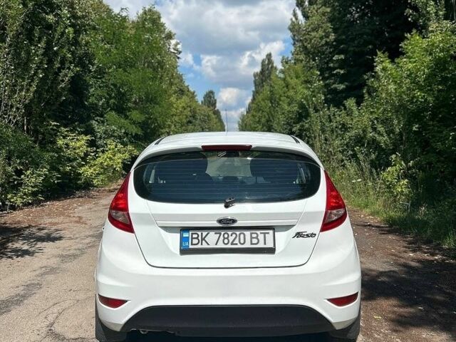 Белый Форд Фиеста, объемом двигателя 1.4 л и пробегом 293 тыс. км за 4999 $, фото 5 на Automoto.ua