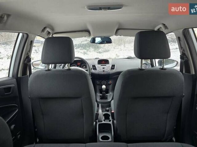 Білий Форд Фієста, об'ємом двигуна 1.25 л та пробігом 53 тис. км за 6400 $, фото 114 на Automoto.ua