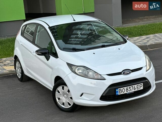 Білий Форд Фієста, об'ємом двигуна 1.39 л та пробігом 125 тис. км за 8350 $, фото 19 на Automoto.ua