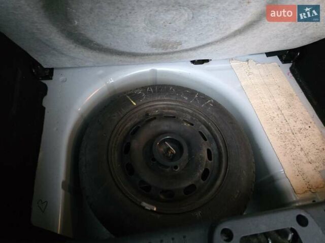 Белый Форд Фиеста, объемом двигателя 1.4 л и пробегом 32 тыс. км за 7600 $, фото 5 на Automoto.ua