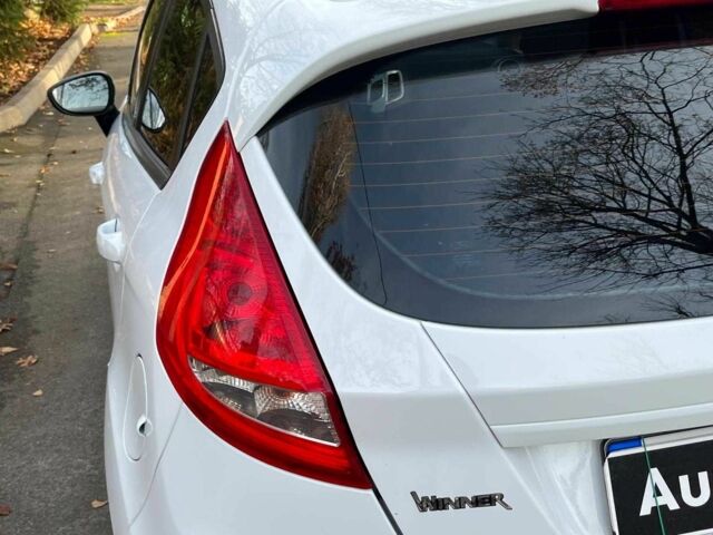 Білий Форд Фієста, об'ємом двигуна 1.2 л та пробігом 170 тис. км за 6290 $, фото 11 на Automoto.ua