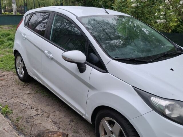 Білий Форд Фієста, об'ємом двигуна 1.2 л та пробігом 231 тис. км за 6500 $, фото 9 на Automoto.ua