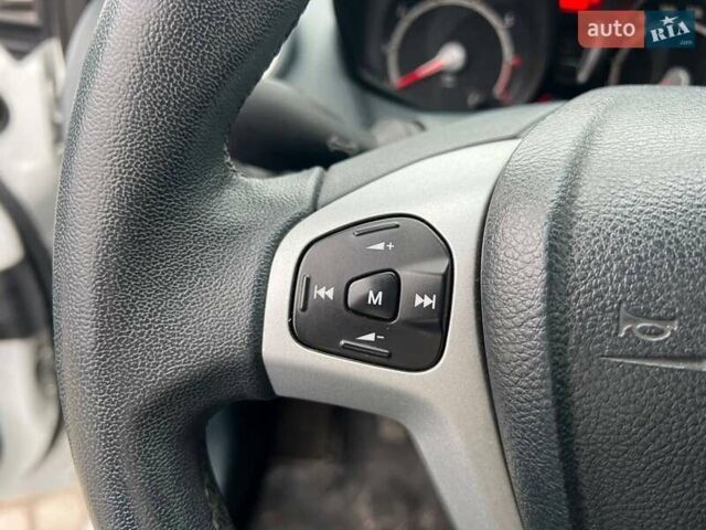Білий Форд Фієста, об'ємом двигуна 1.2 л та пробігом 140 тис. км за 6990 $, фото 23 на Automoto.ua