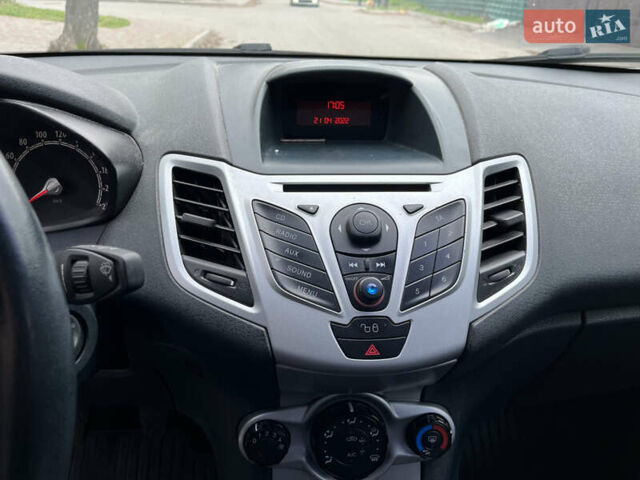 Білий Форд Фієста, об'ємом двигуна 1.4 л та пробігом 225 тис. км за 5900 $, фото 22 на Automoto.ua