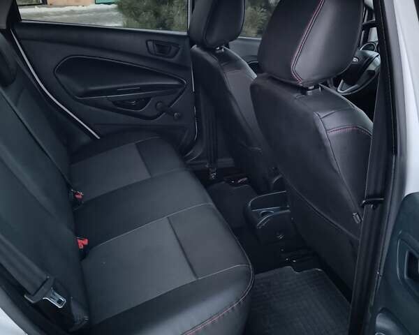 Белый Форд Фиеста, объемом двигателя 1.4 л и пробегом 95 тыс. км за 6900 $, фото 32 на Automoto.ua